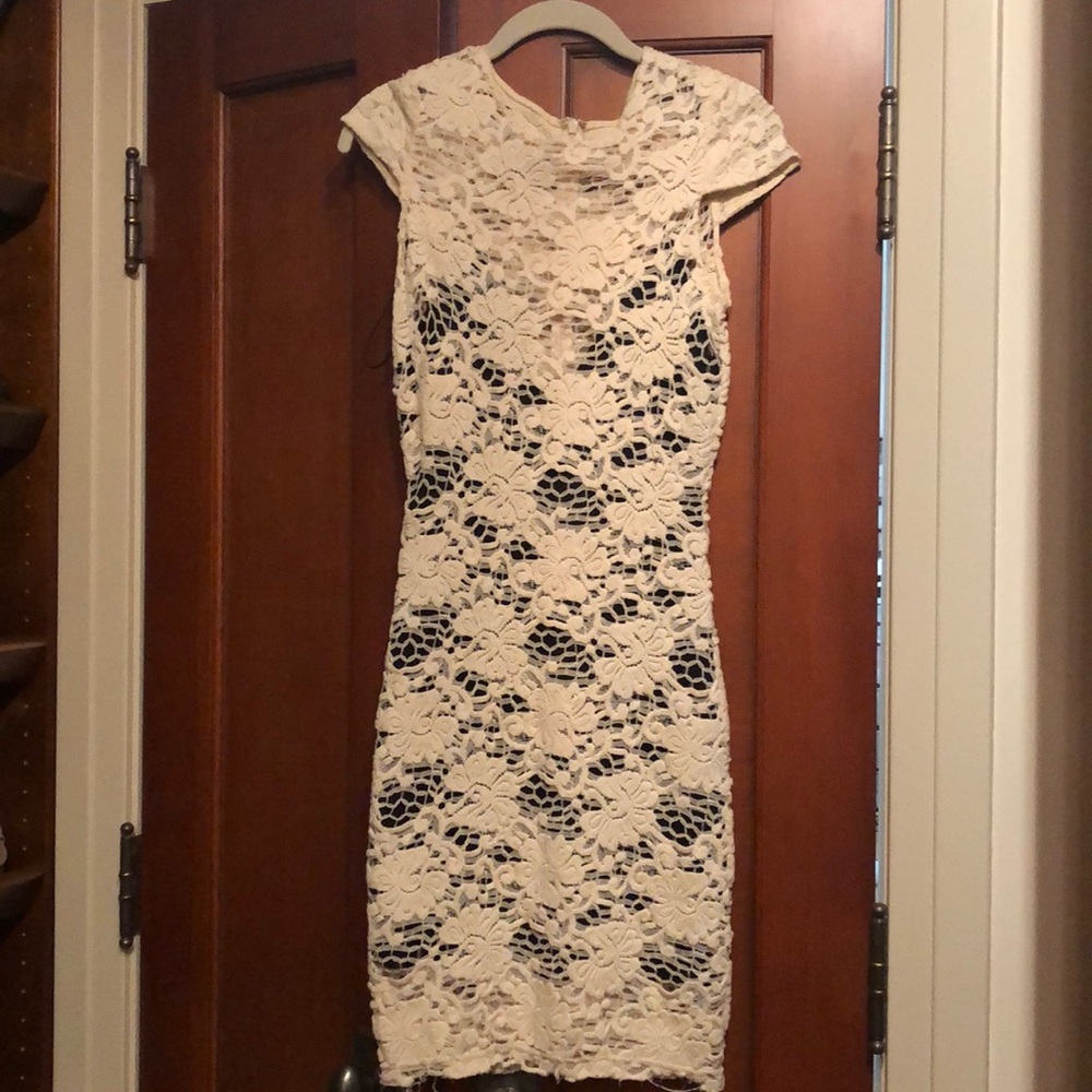 NEW L’Engence Cap SLV Cocktail Dress, size 2